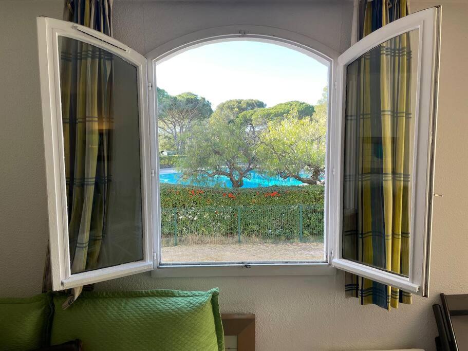 Bel Appartement Vue Sur Piscine 1 Chambre Fermee Et 1 Espace Cabine Saint-Raphaël Exterior foto